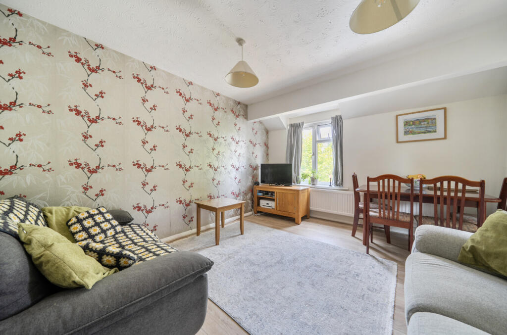 Apartment in Swindon, Wroughton - View 3