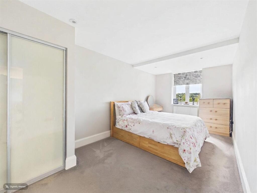 Apartment in Croydon - View 5