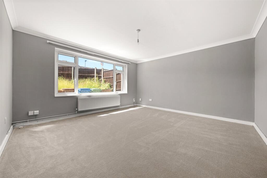 House in Bracknell, Hanworth - View 2