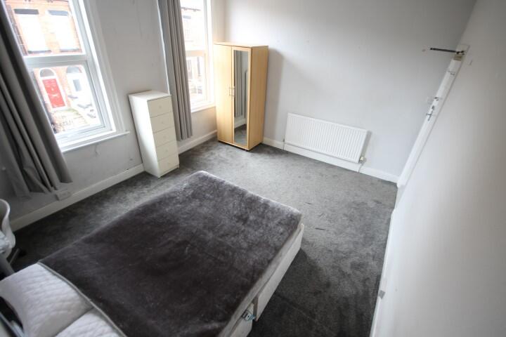 6 bedroom terraced house for rent
