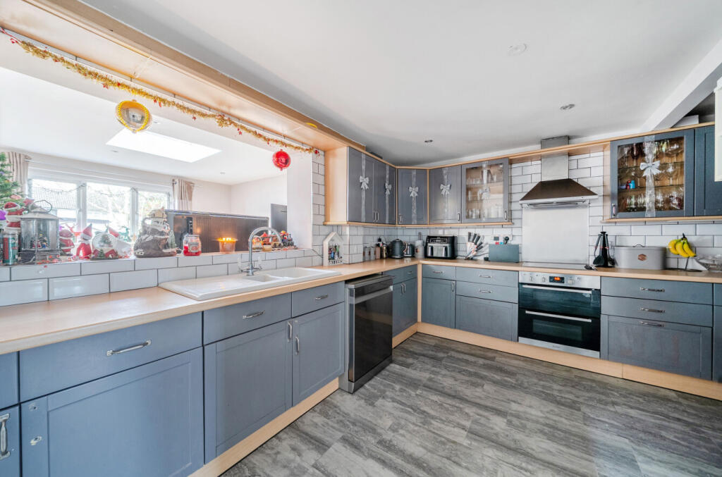 House in Bracknell - View 2
