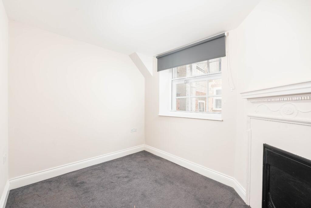 Apartment in Northampton, Semilong - View 2
