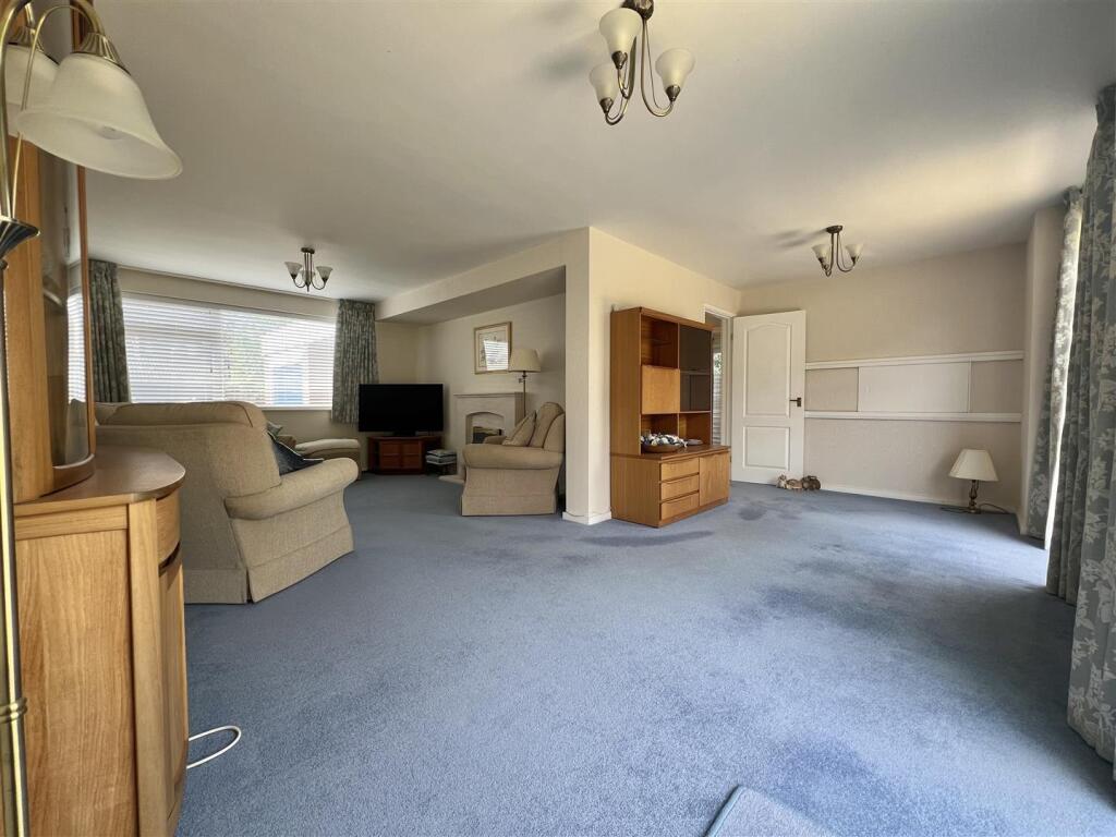 House in Stratford-on-Avon, Stratford-upon-Avon - View 2
