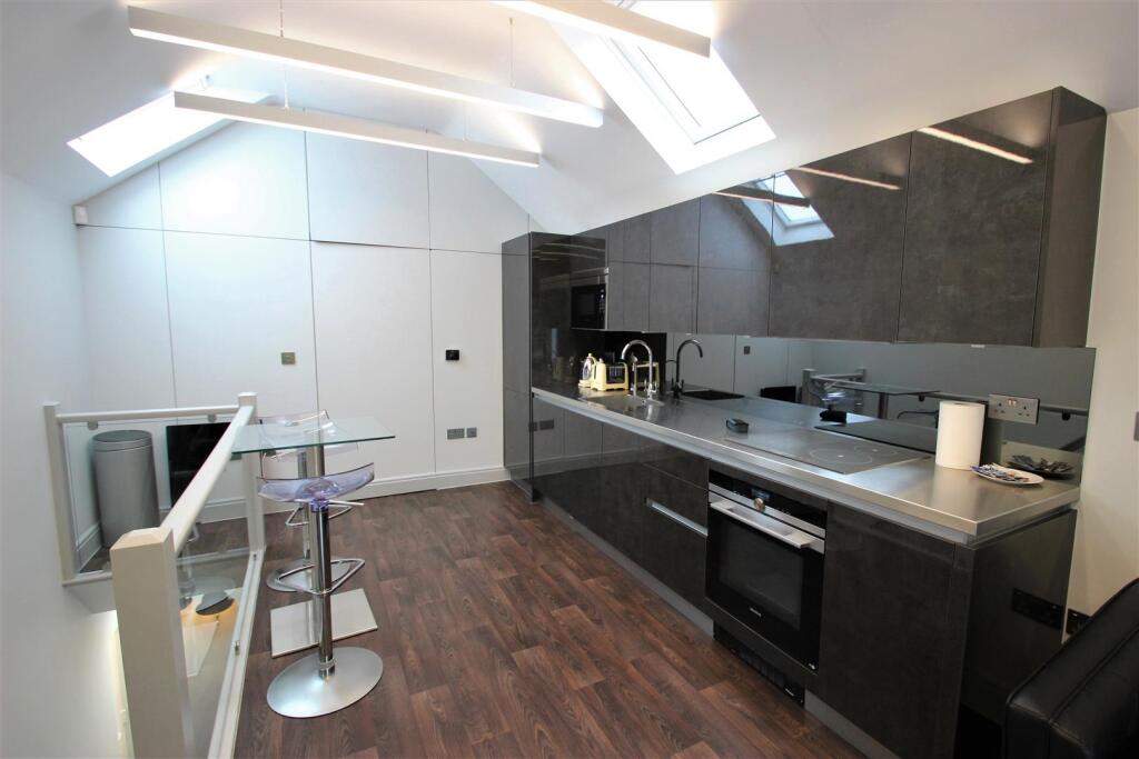 Main image of property: Hythe Bridge Street