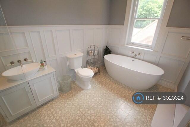 House in Guildford - View 4