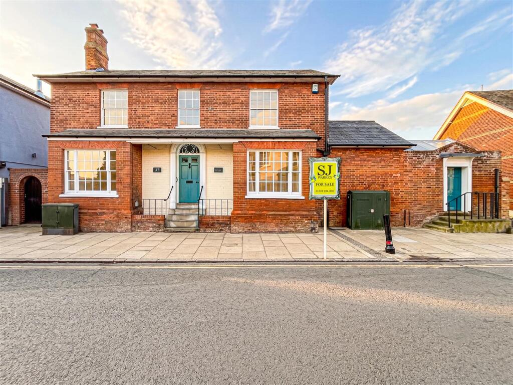 Main image of property: High Street, Burnham-On-Crouch