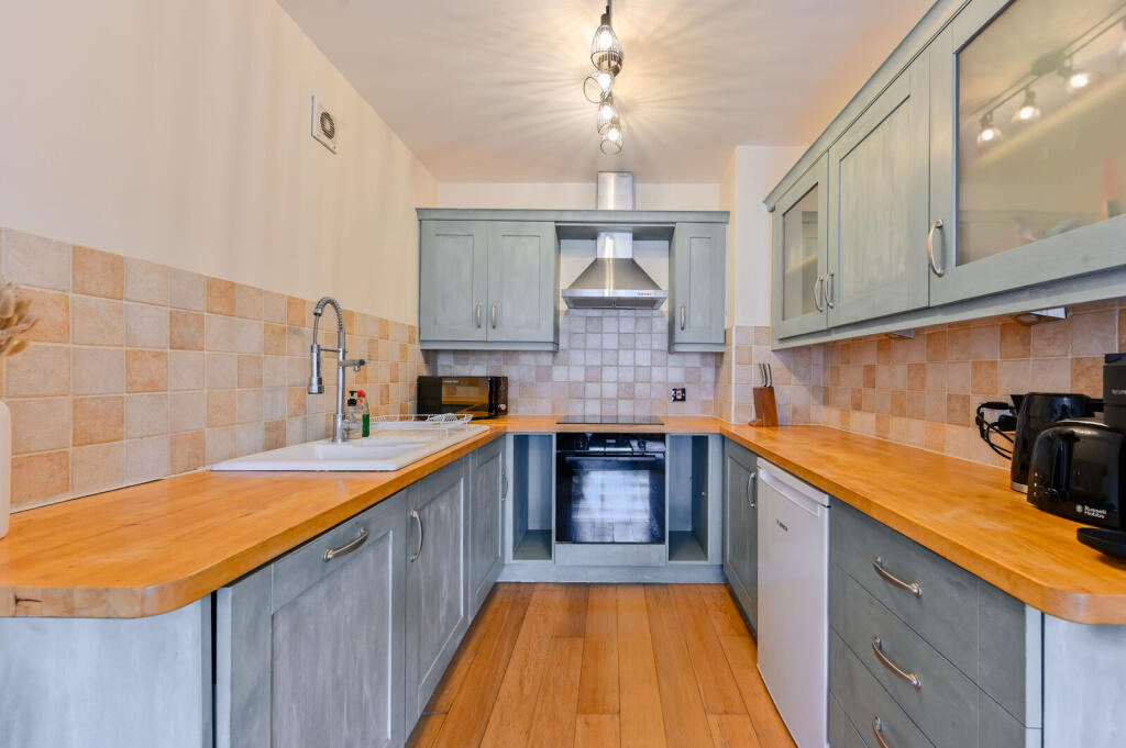 Apartment in London - View 5