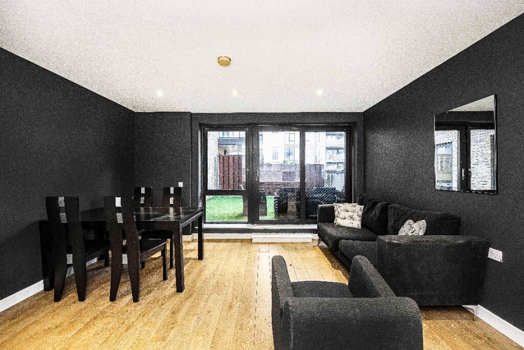 Upper North Street, London, E14 photo 3