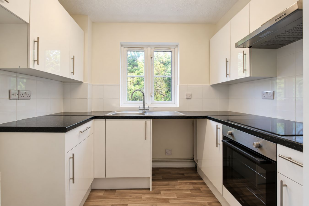 Apartment in Sutton - More