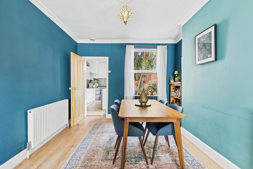 House in Northampton, West Northamptonshire - More