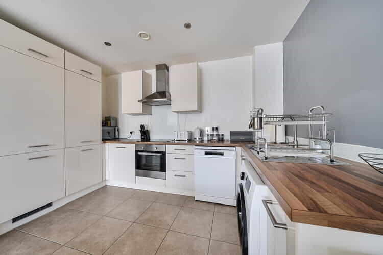 Apartment in Redhill - More
