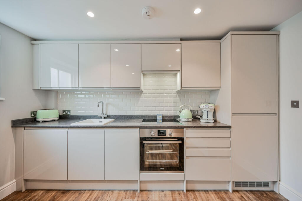 Apartment in London - View 5
