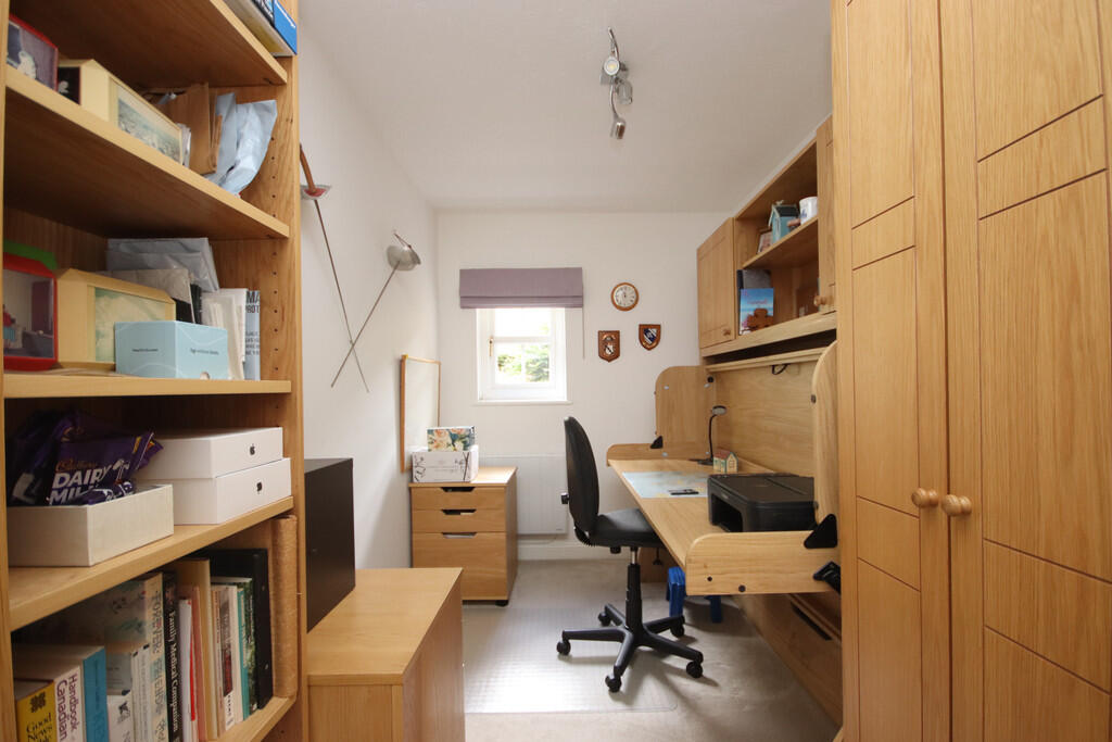 Apartment in Redhill - More