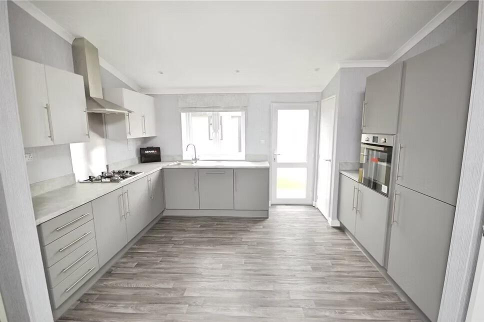 Two Bed Omar Image, Port Werburgh Park, Hoo St Werburgh, Rochester, Kent, ME3 9GR photo 5
