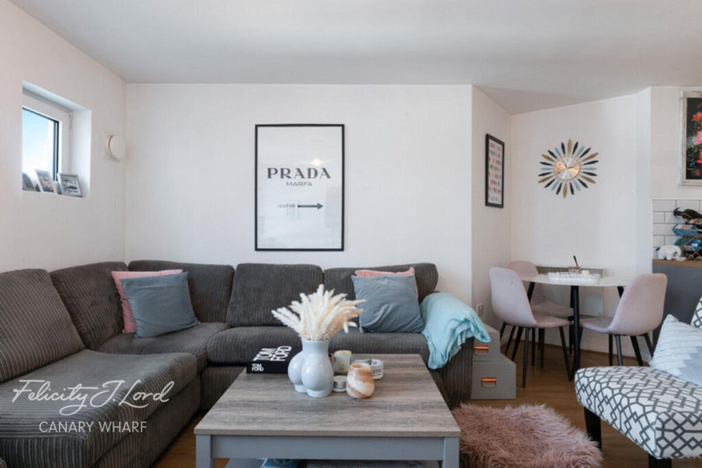 Apartment in London, St John's Estate, Isle of Dogs - More
