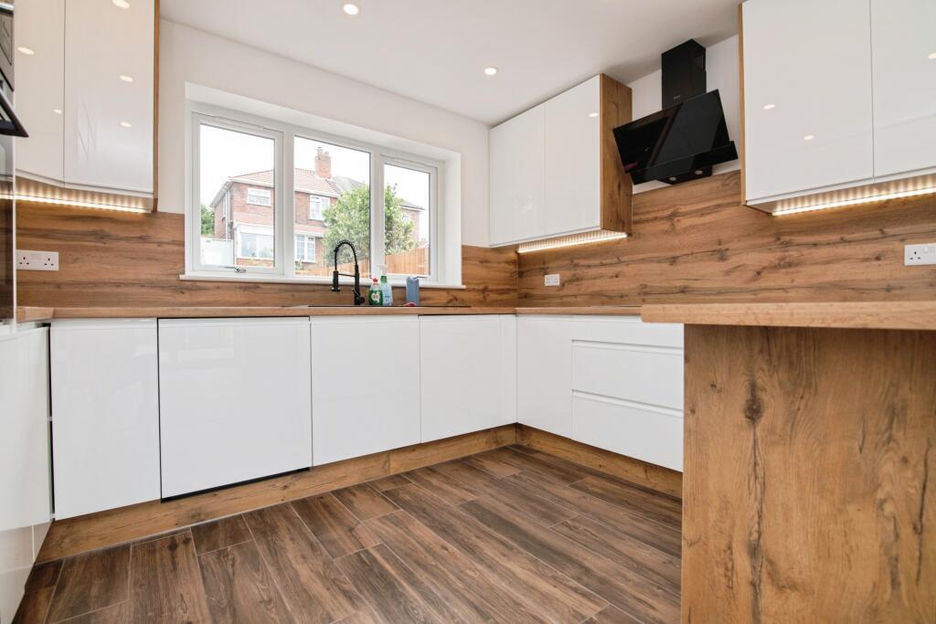 House in Dudley, West Midlands - View 3