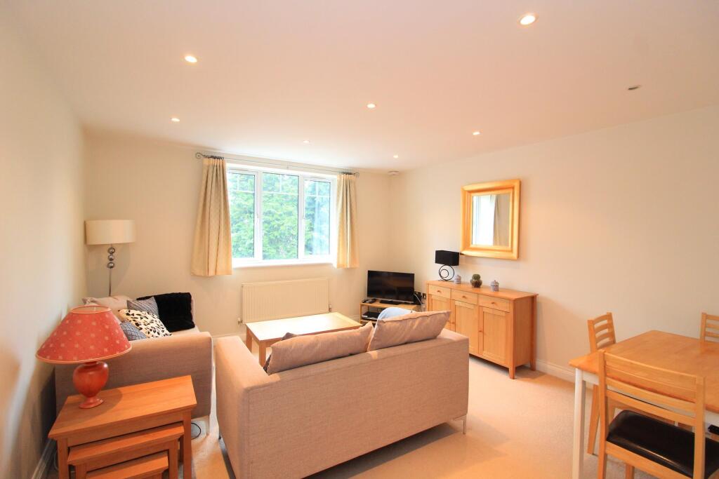 Apartment in Slough - View 4