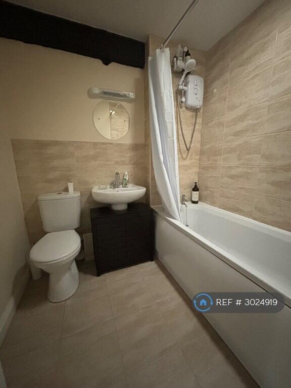Apartment in Macclesfield, Cheshire East - View 5