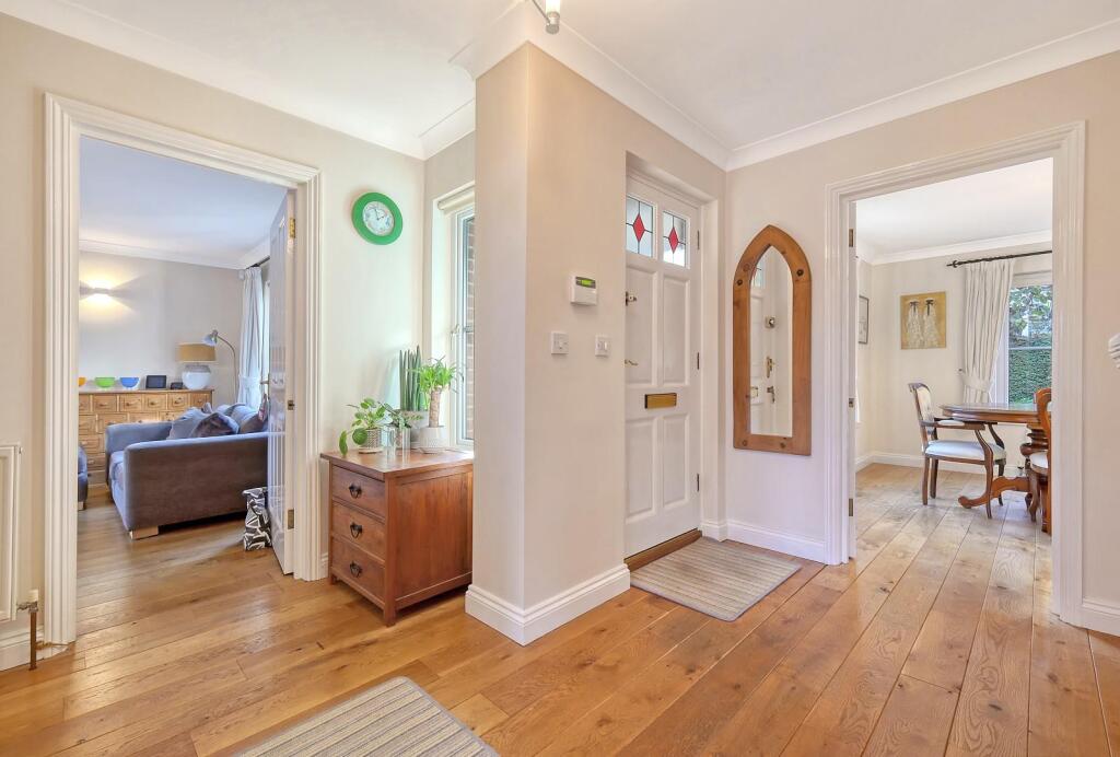 House in Uttlesford, Great Dunmow - More