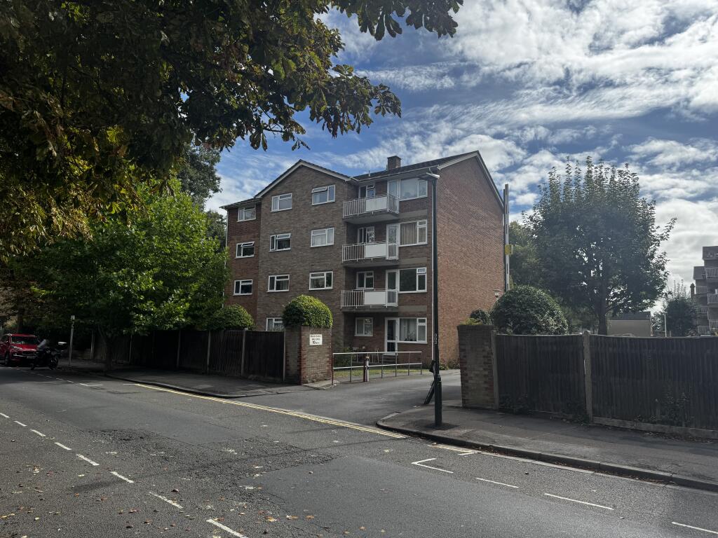 Main image of property: Elton Close, Hampton Wick, Kingston upon Thames KT1
