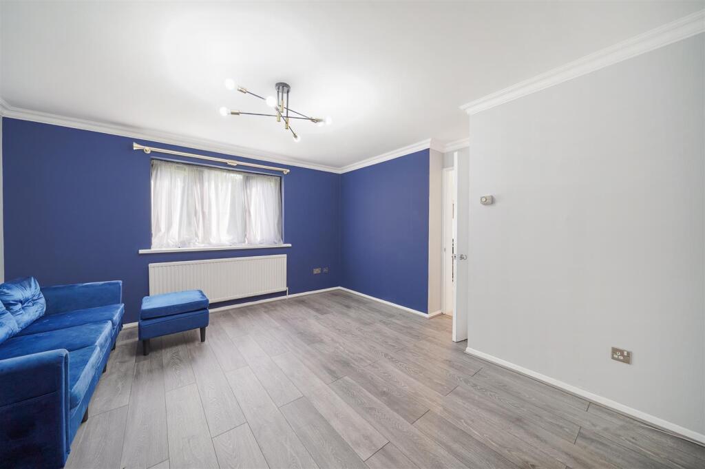 Apartment in Harrow - More