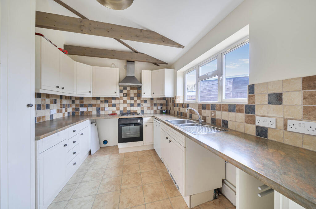 Chapel Close, Toddington, Dunstable photo 2