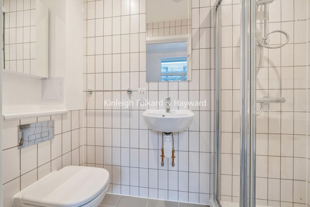 Apartment in Ilford - More