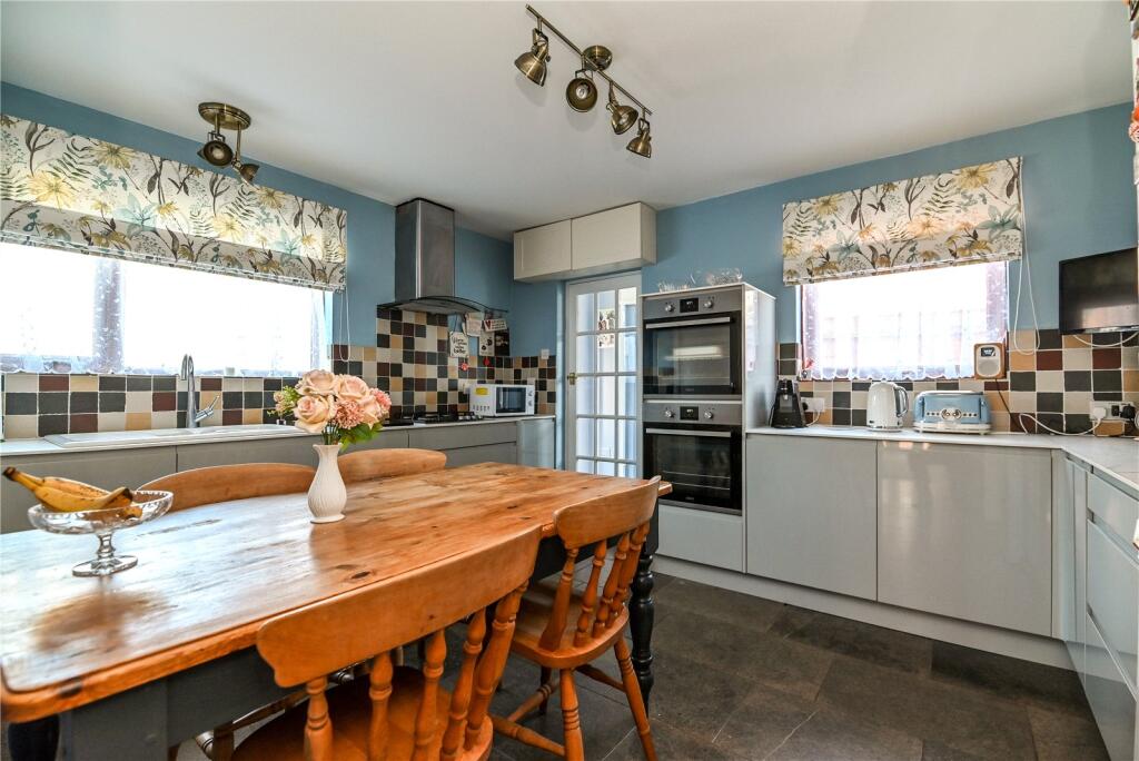 Barton Court Road, New Milton, Hampshire, BH25 photo 2