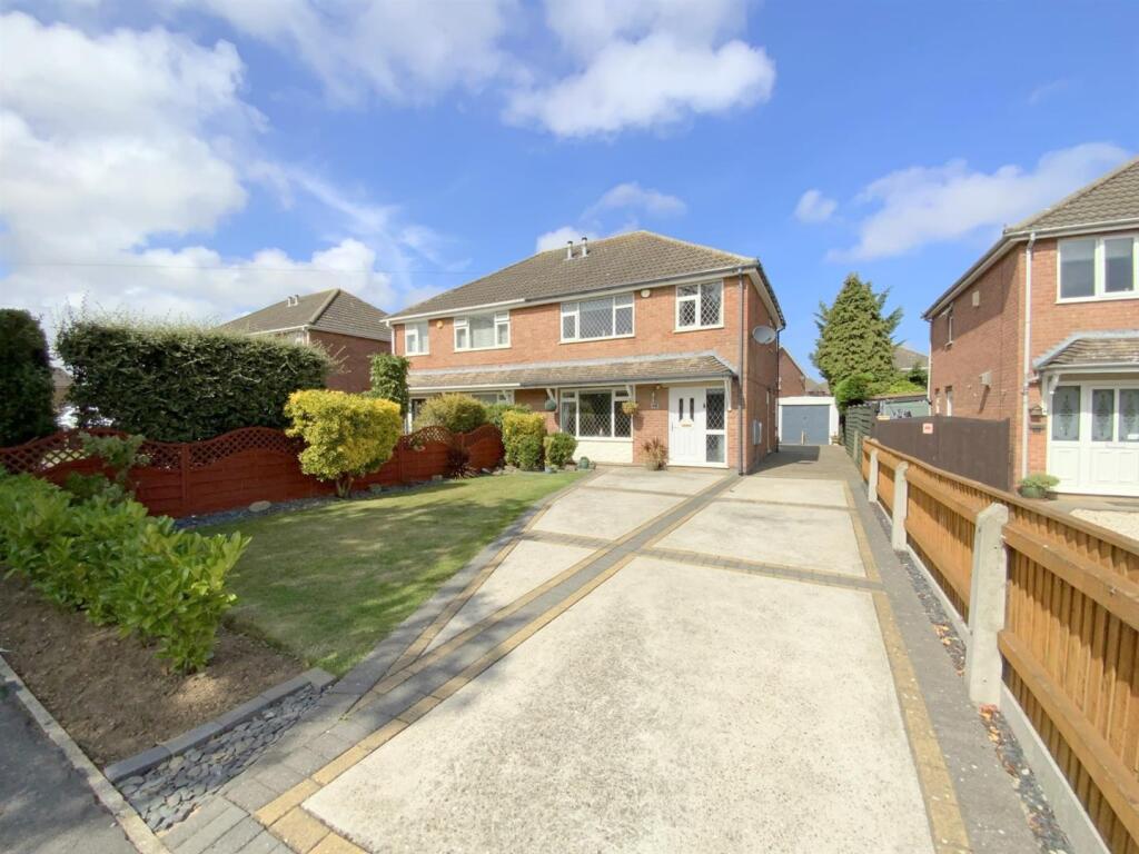 House in Doncaster, Waltham