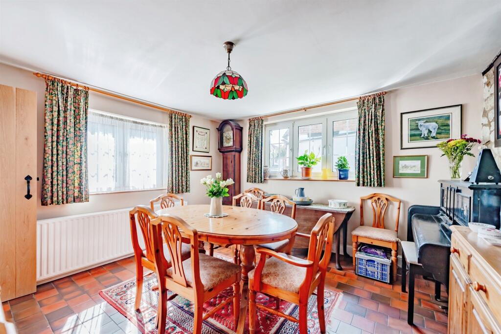 House in Tandridge, Bletchingley - View 4