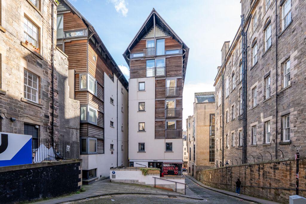 11/9 Old Fishmarket Close, 190 High Street, Old Town, Edinburgh, EH1 1AE