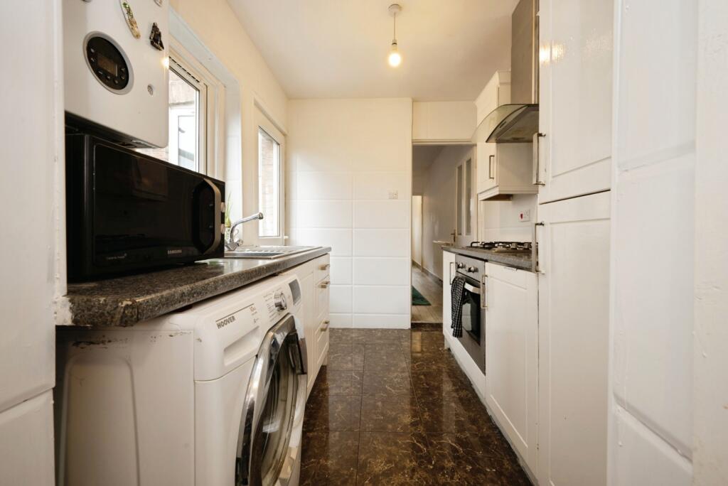 House in Milton Keynes, Bedford - View 5