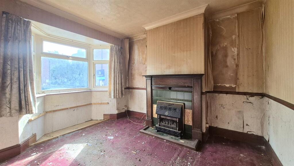 House in Luton - View 2