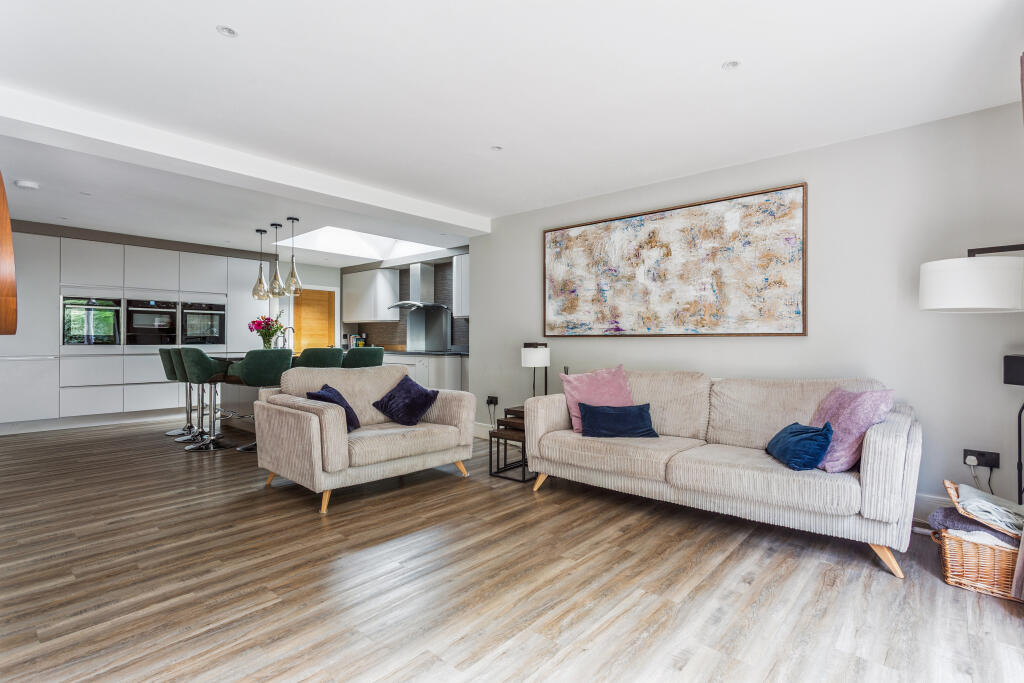 House in Three Rivers, Chorleywood - View 4