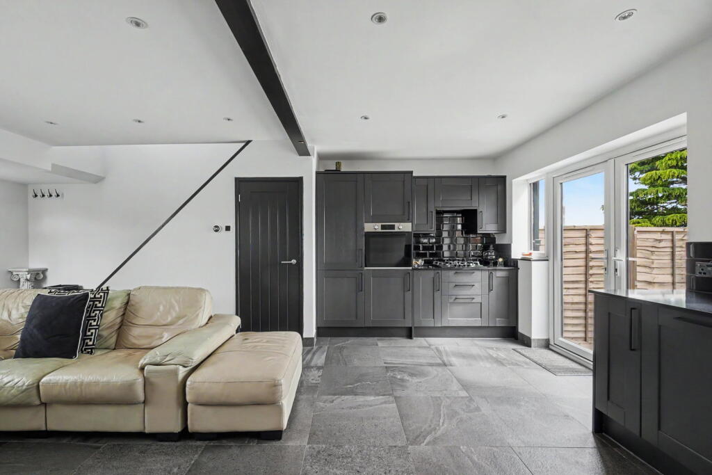 House in Chatham, Medway - View 3