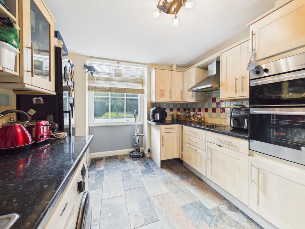 Apartment in Swindon, Calne - View 4