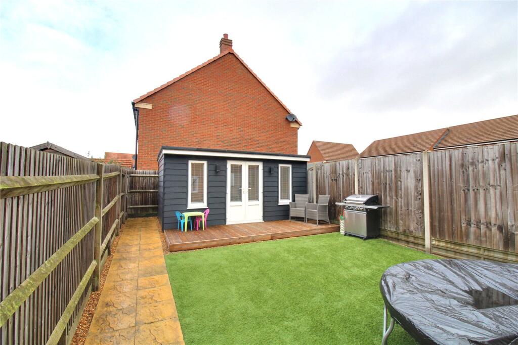 Paice Gardens, Basingstoke, Hampshire, RG24 photo 5
