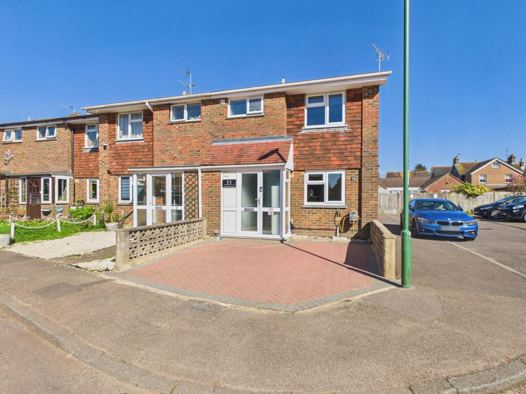 Main image of property: Hunters Mead, Partridge Green, Horsham, RH13 8HS
