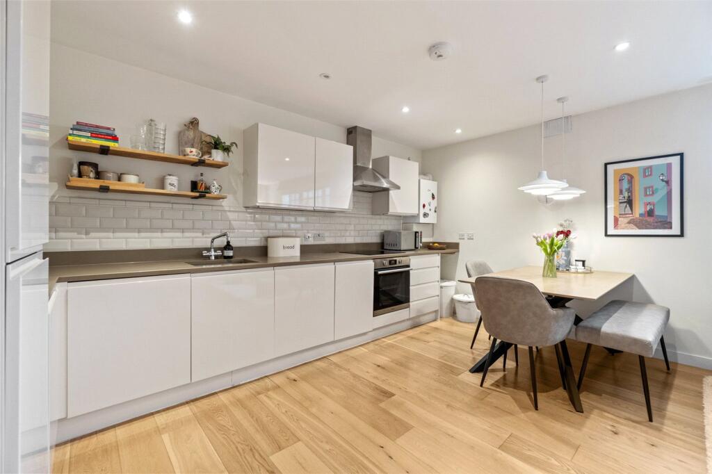 Apartment in Twickenham - View 2