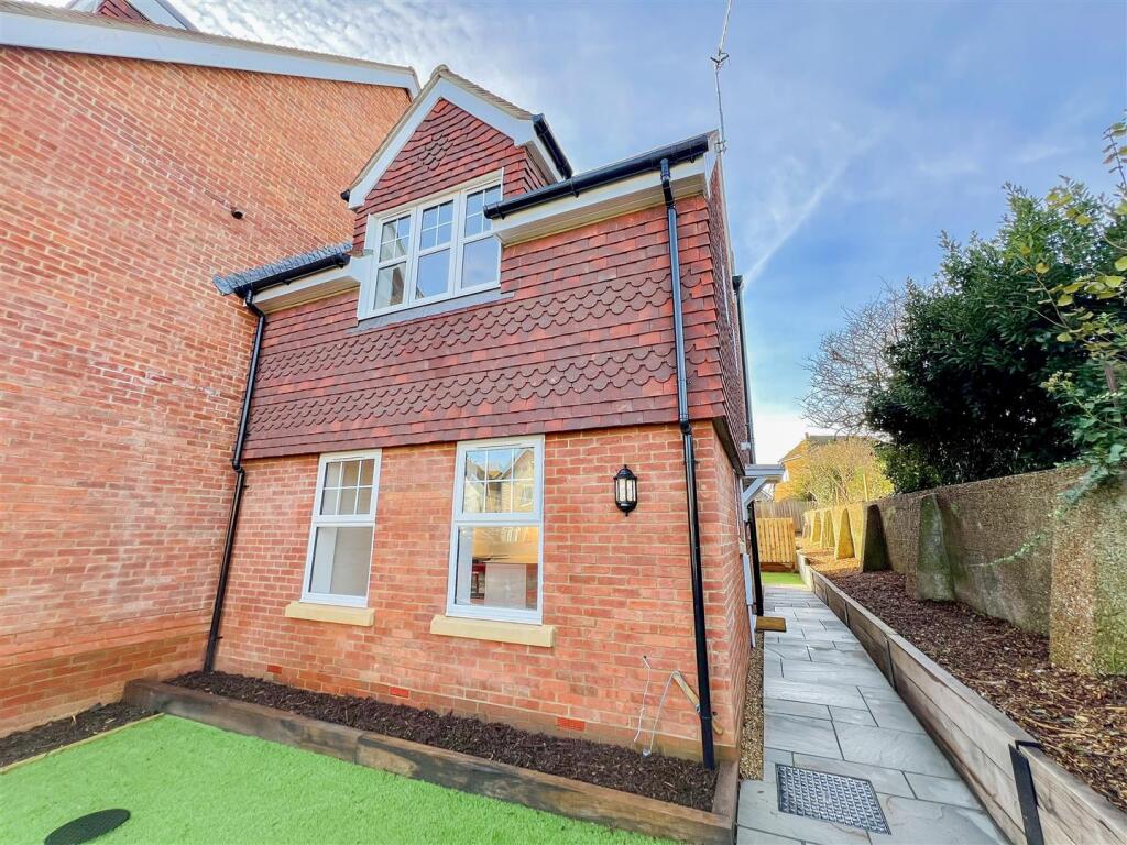 Main image of property: Dorset Road South, Bexhill, TN40 1NL