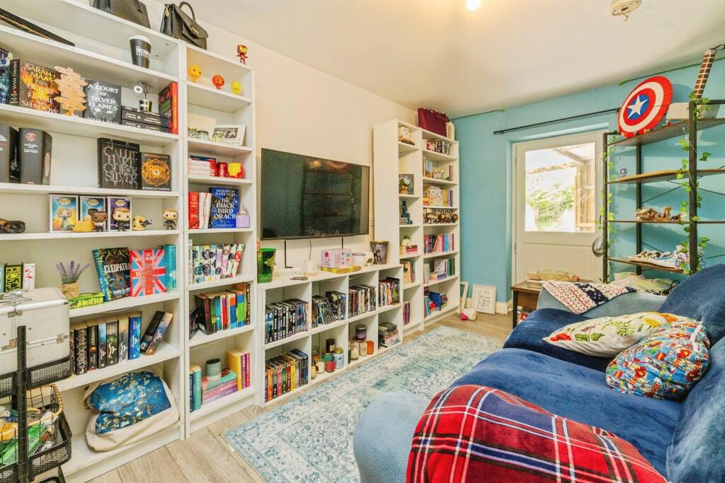 House in North Kesteven, Heighington - More