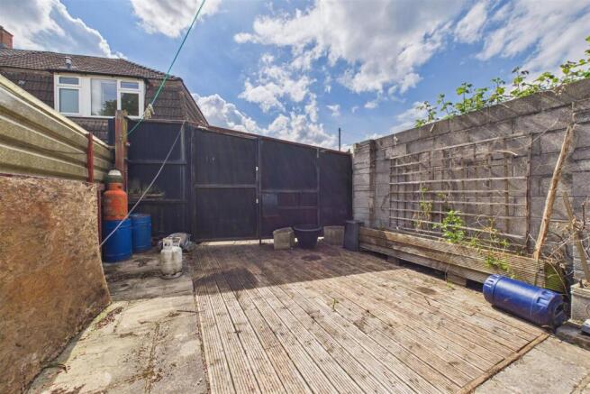 Garage &amp; Workshop @ Blackthorn Road, Hartcliffe, B