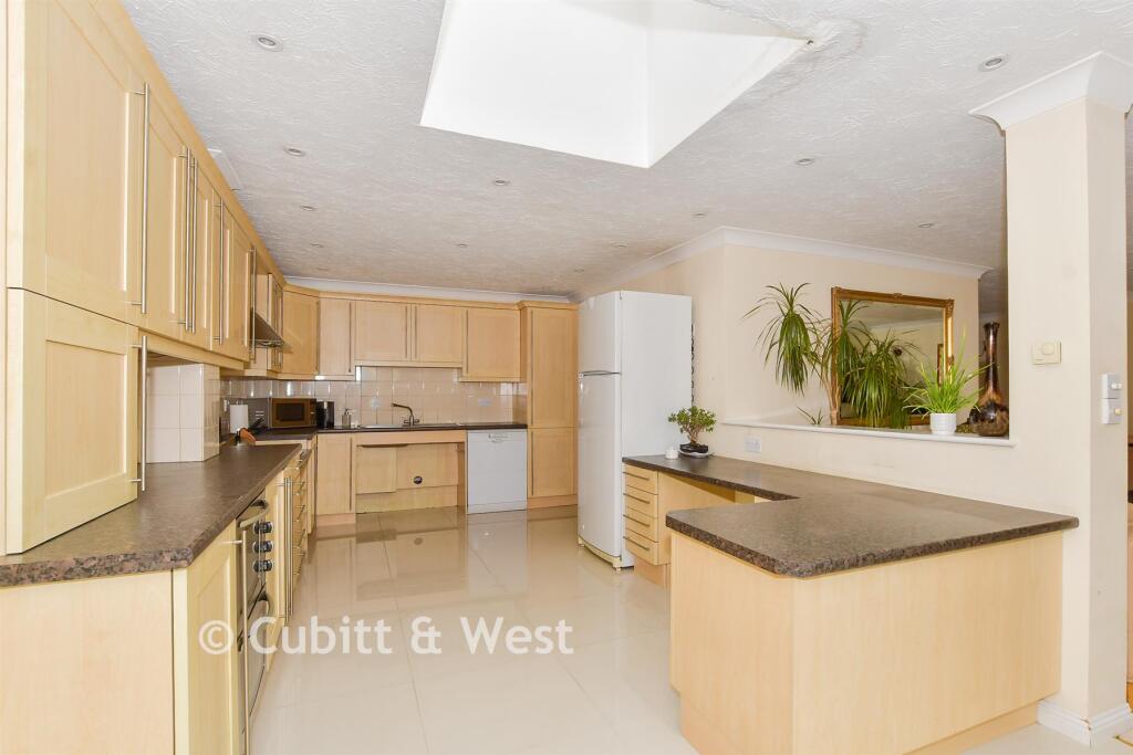 House in Redhill - View 4