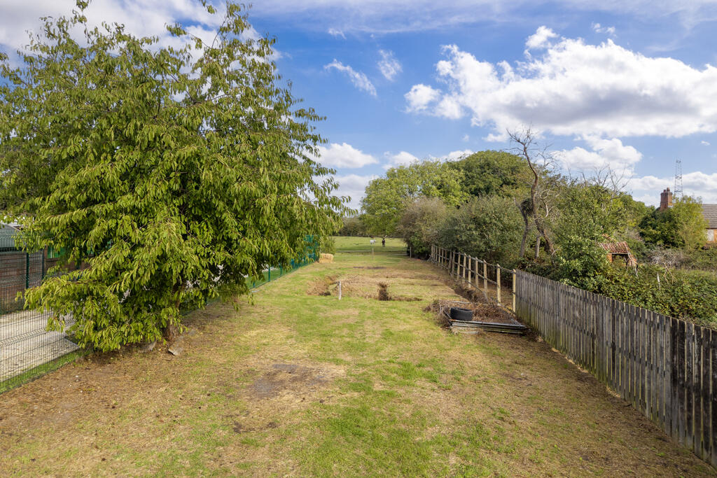 3.34 acre Building Plot, Off School Lane, Thorpe on the Hill, LN6 9BN - View 2