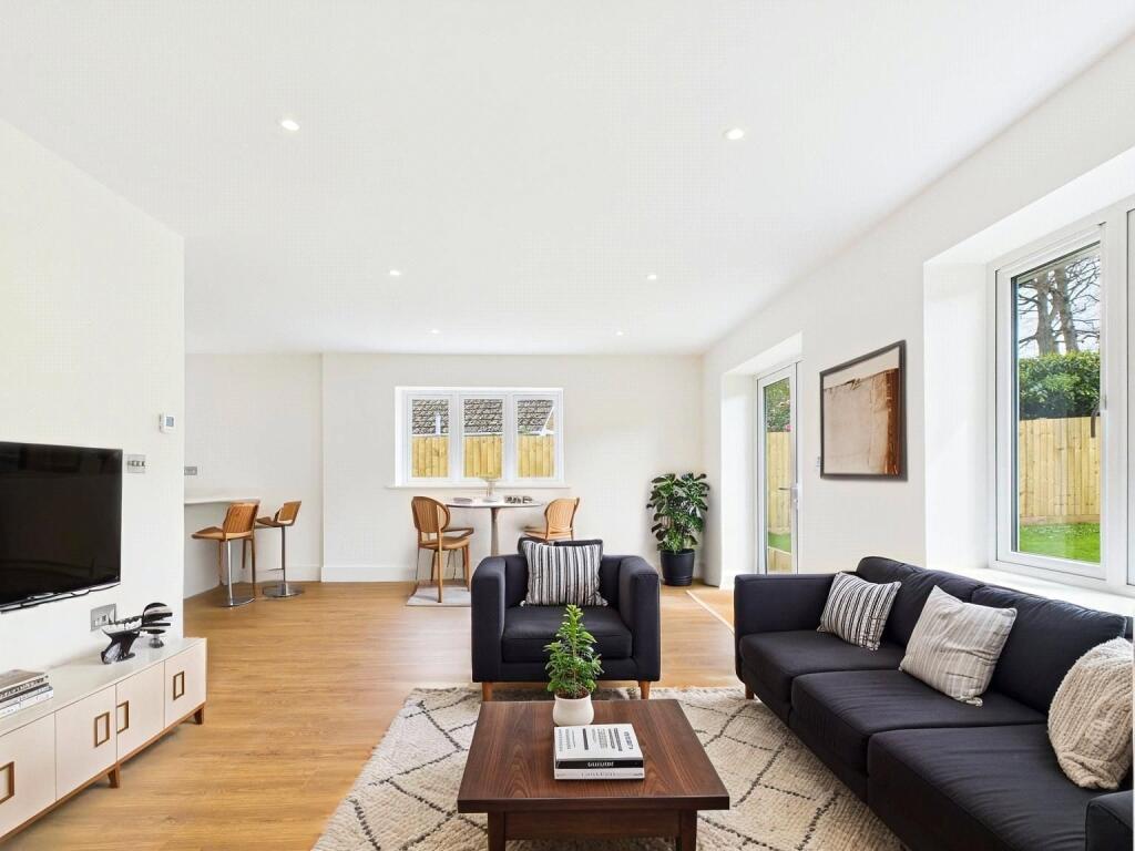 Braemar Drive, Highcliffe, Christchurch, Dorset, BH23 photo 4