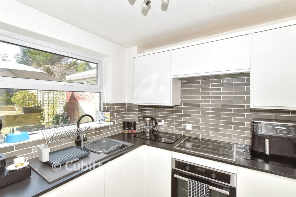 House in Haywards Heath - View 4