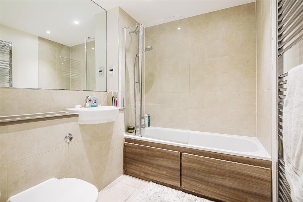 House in Dartford - More