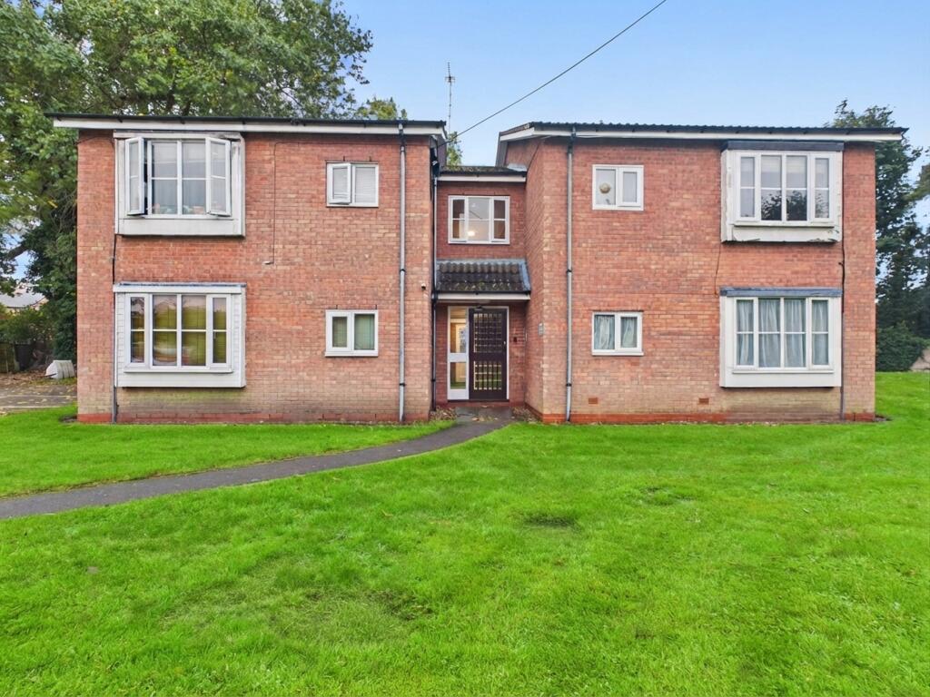 Studio flat on Green Leigh, Erdington, B23, £80,000