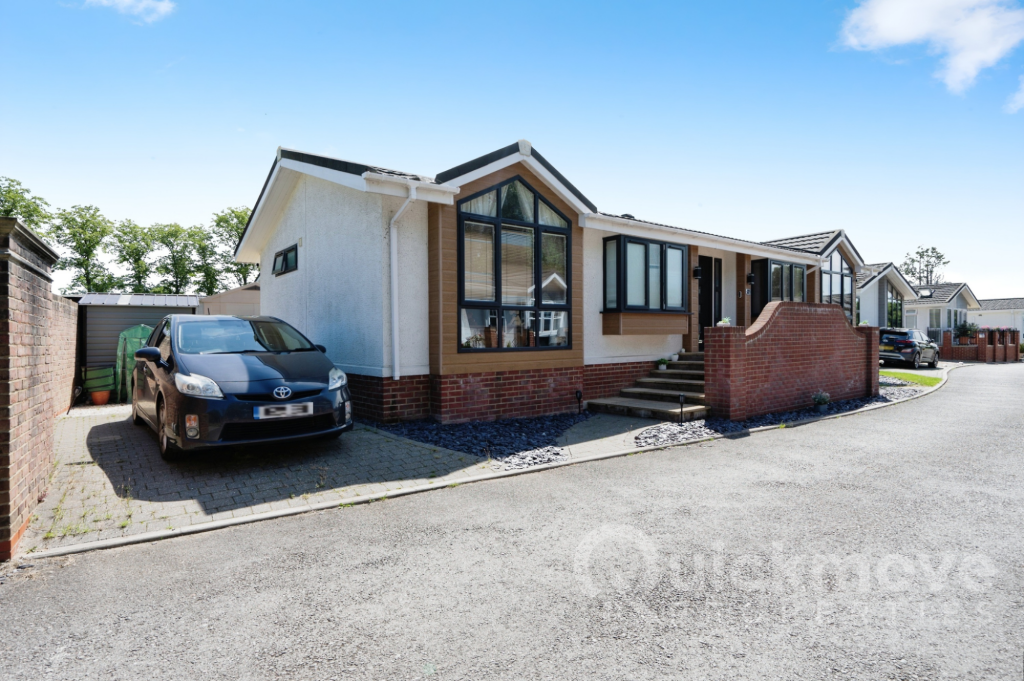 2-bed caravan on Billingshurst, West Sussex, RH14, £399,950