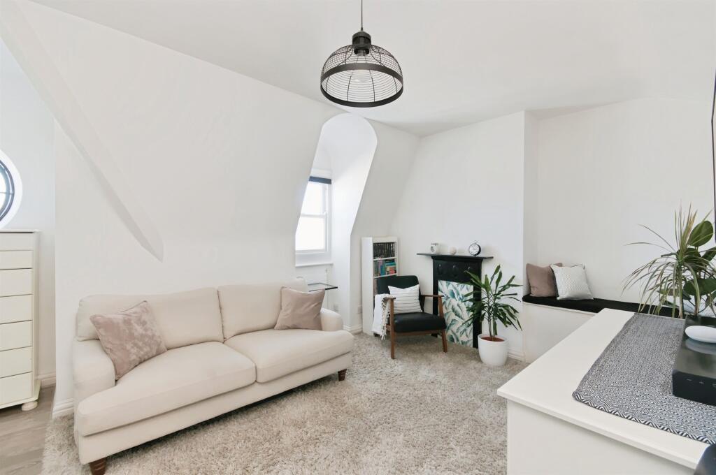 Apartment in Bexhill-on-Sea, Central - View 2